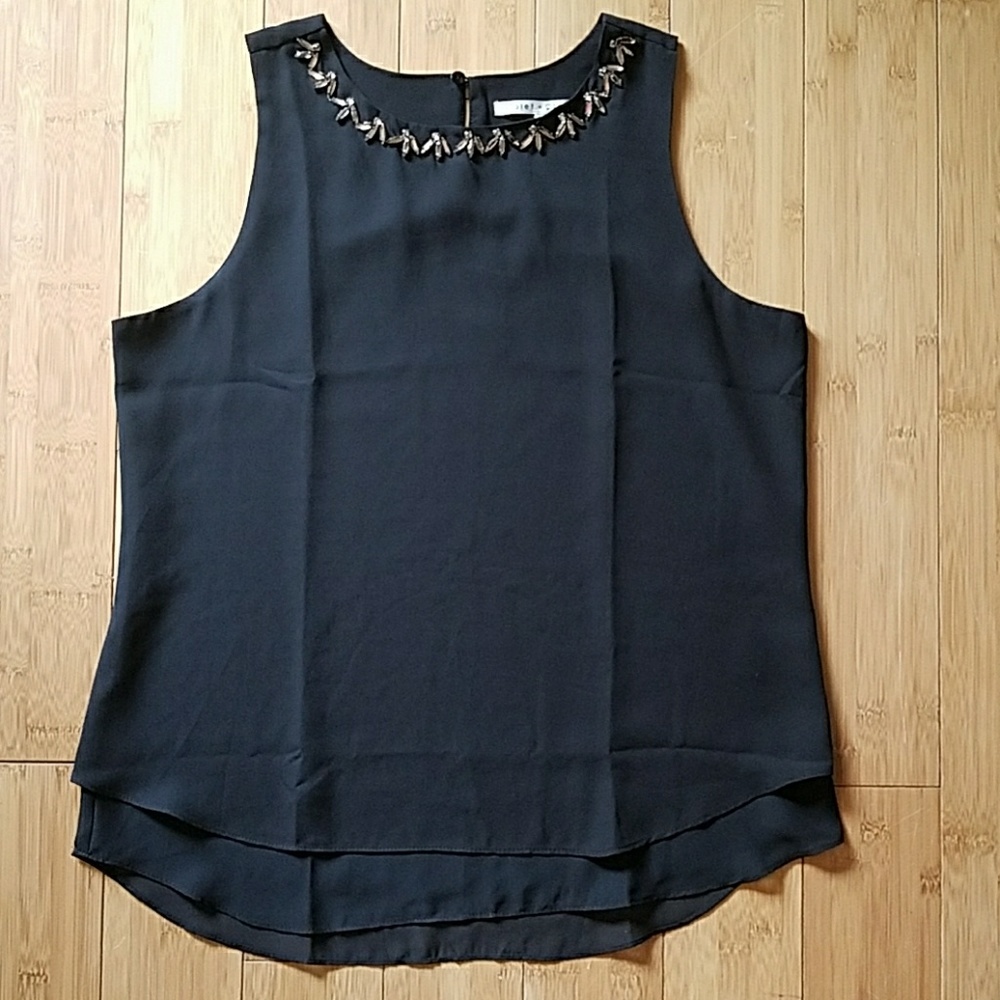 Violet + Claire Embellished Sleeveless Blouse M